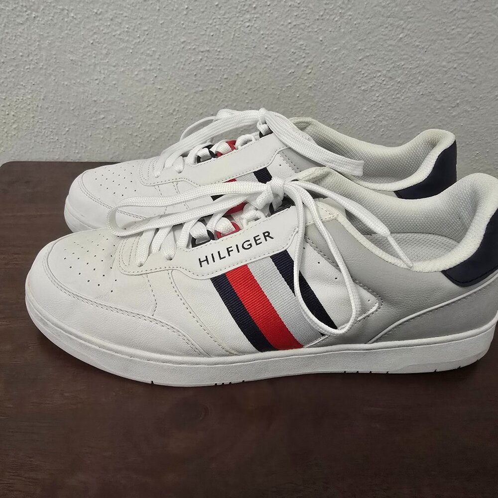 TOMMY HILFIGER. LIKE NEW